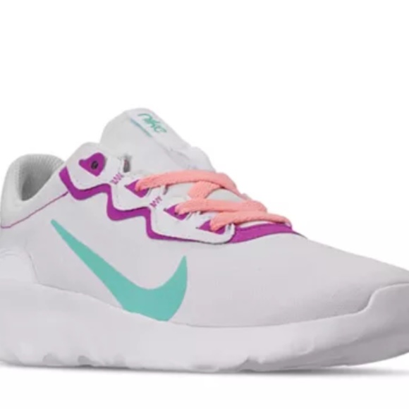 nike women's explore strada running sneakers